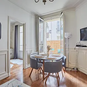 Tour Eiffel By Prestige Apartment